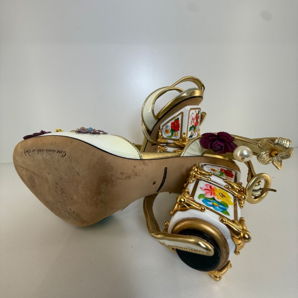 PRE OWNED DOLCE & GABBANA DESIGNER SHOE W/ STACK HEEL W MULTI DIMENSIONAL FLOWER - Picture 5 of 7